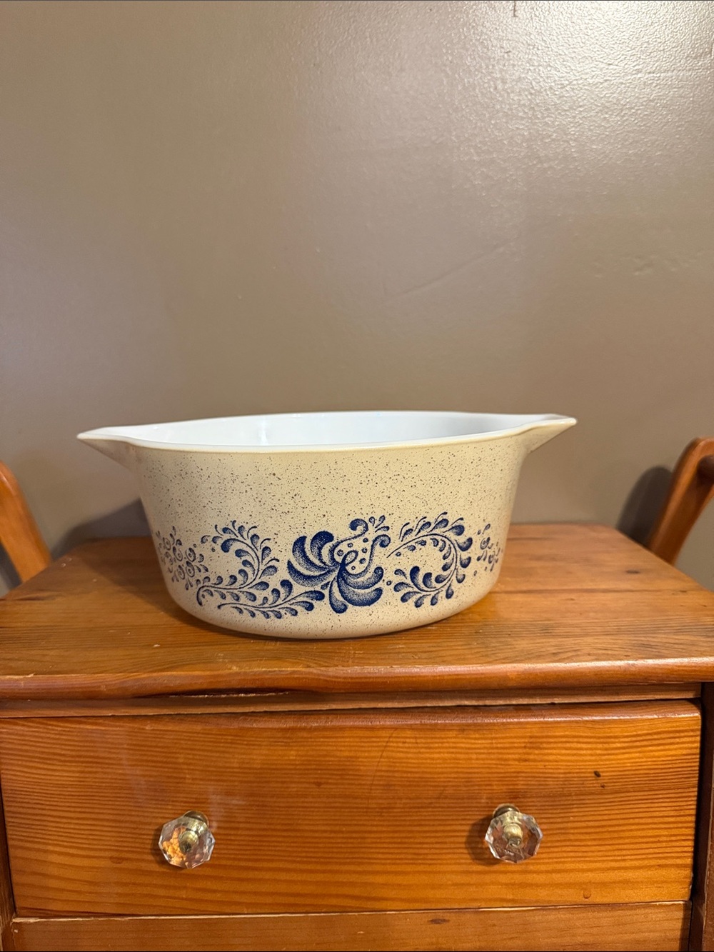 Vintage Pyrex Homestead Tan / Blue  2 1/2 quart Casserole Dish